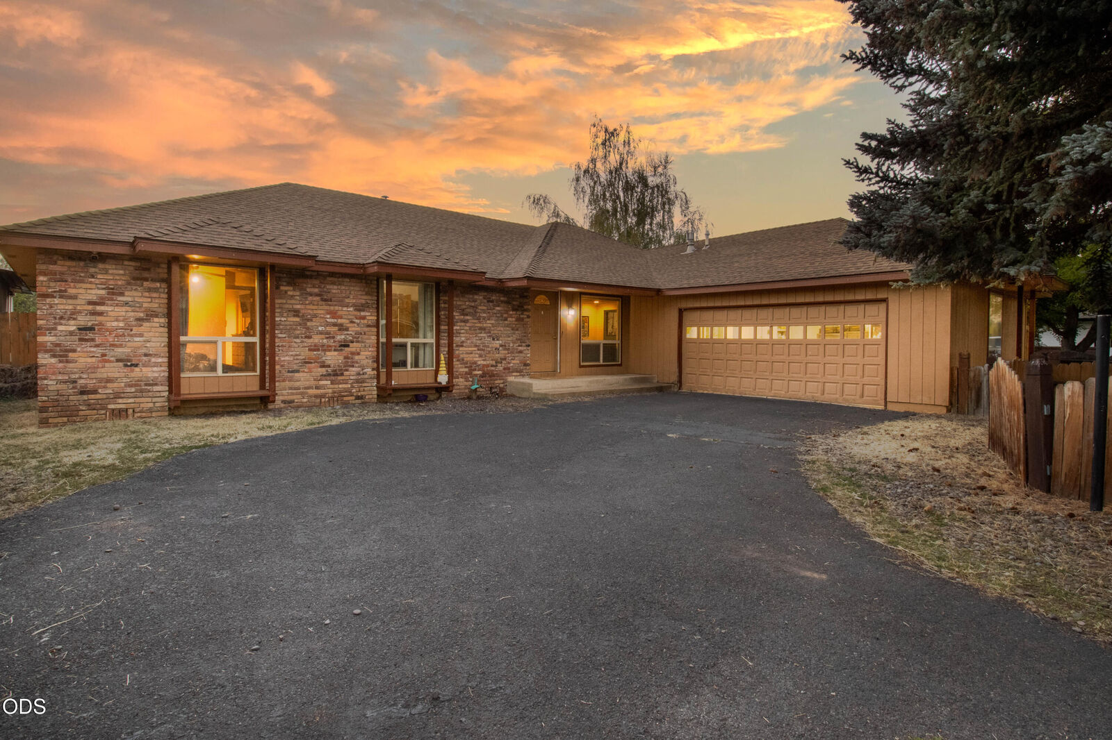 Property Photo:  3904 Redondo Way  OR 97603 