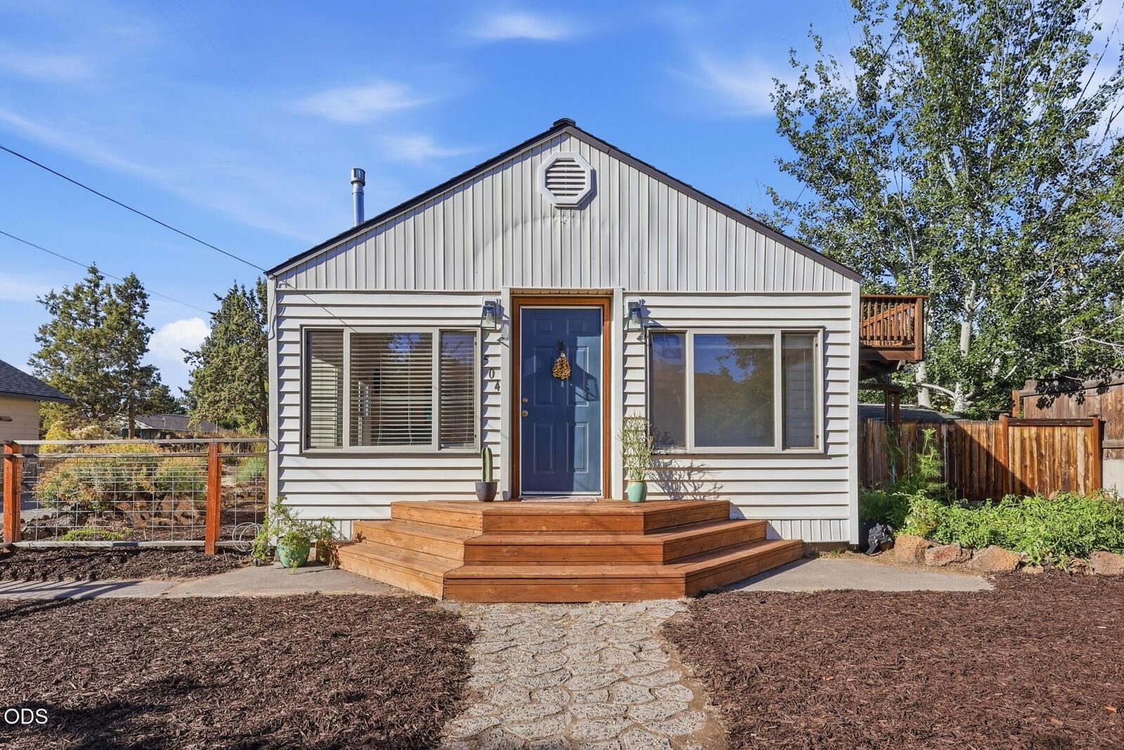 Property Photo:  504 NE Dekalb Avenue  OR 97701 