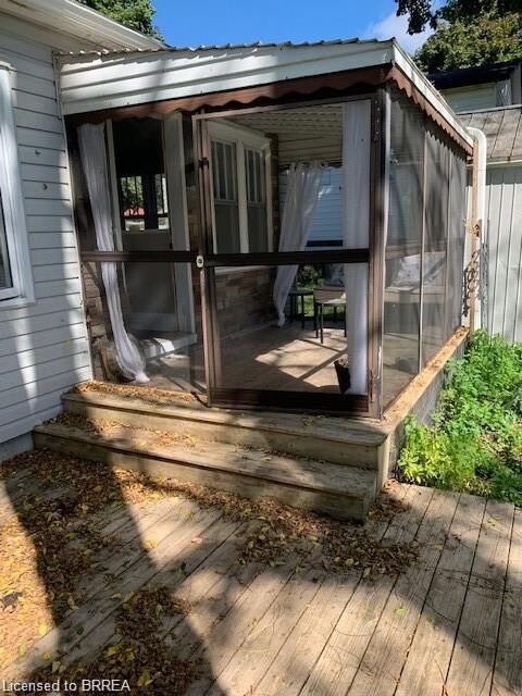 Property Photo:  124 Metcalfe Street S  ON N5C 1M7 