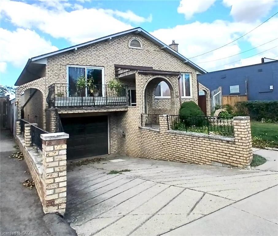 Property Photo:  118 Craigroyston Road  ON L8K 3K1 
