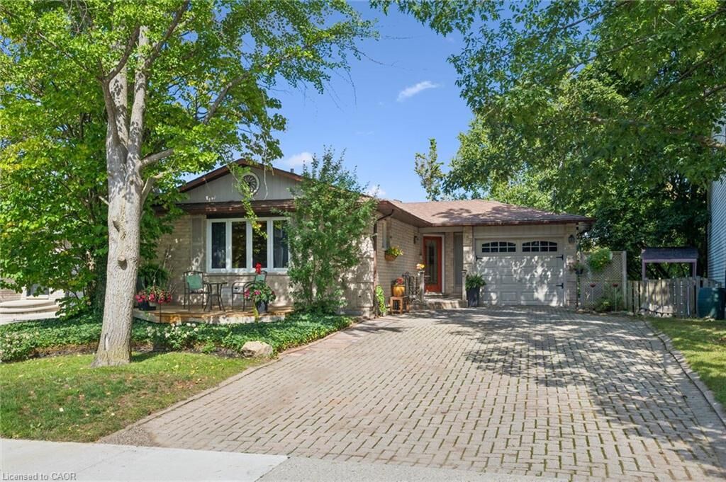 Property Photo:  139 Westvale Drive  ON N2T 1B6 