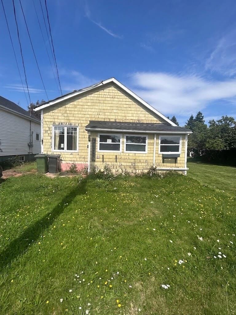 Property Photo:  87 Harvard Street  PE C1N 1P5 
