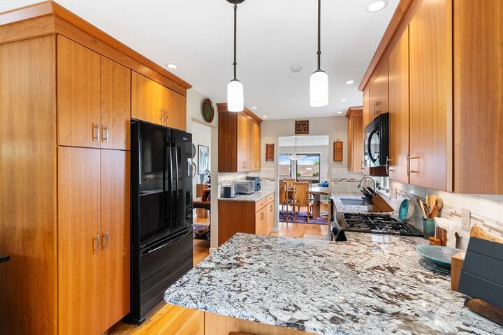 Property Photo:  138 Windward Ln 138  RI 02809 