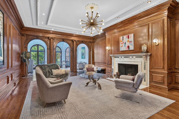 Property Photo:  260 Beacon 4  MA 02116 