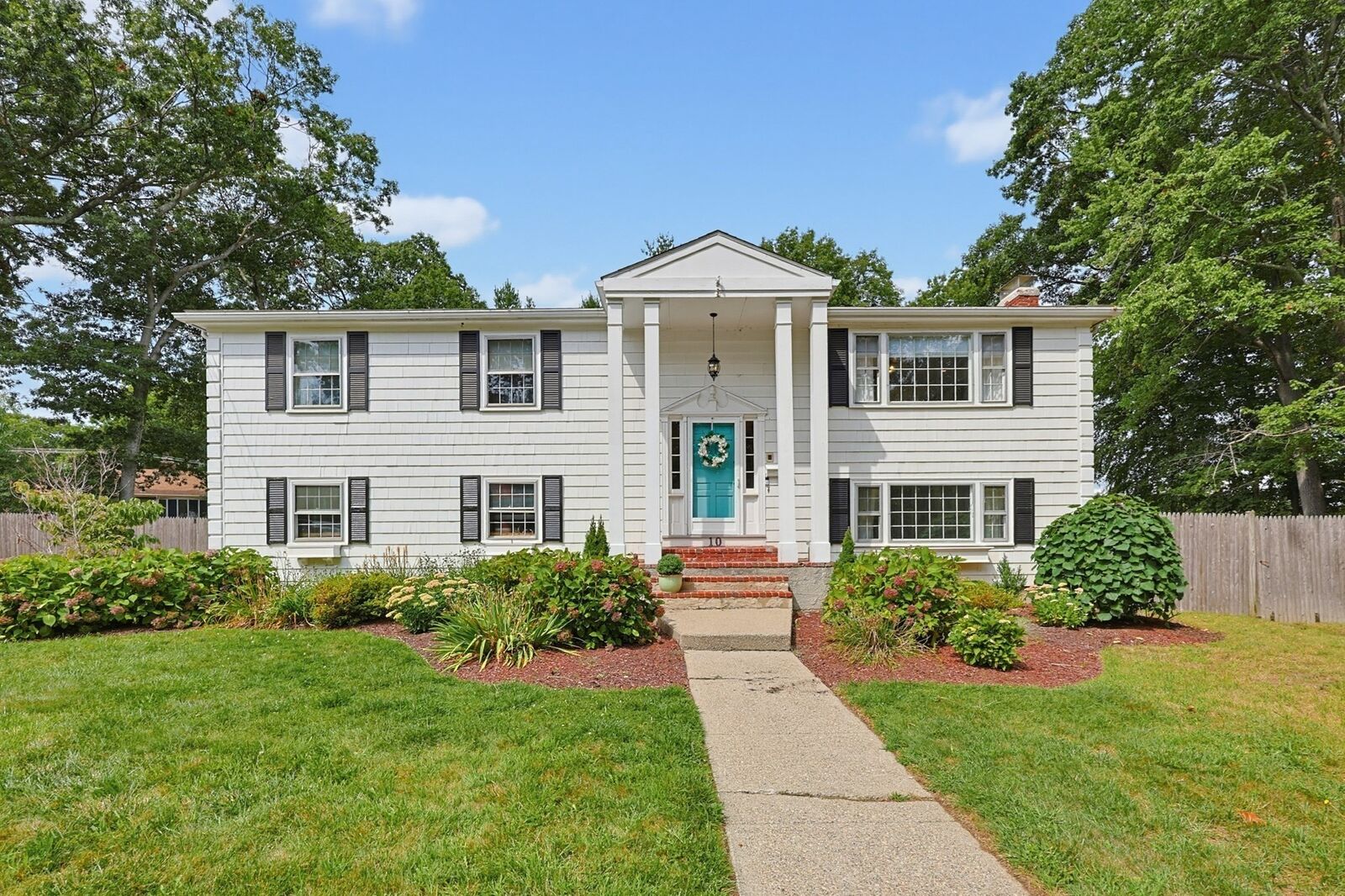 Property Photo:  10 Howe Circle  MA 02368 