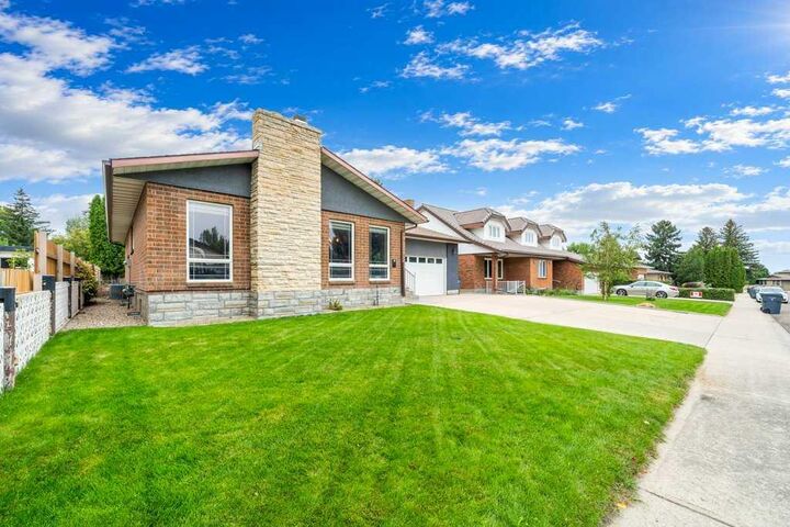 Property Photo:  2672 12 Avenue SE  AB T1B 1V6 