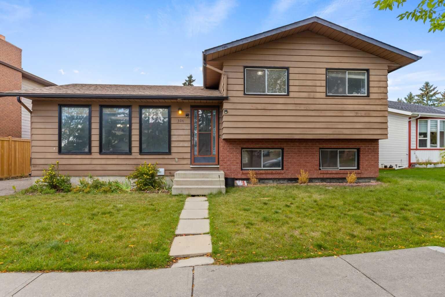 Property Photo:  304 Whitefield Drive NE  AB T1Y 5J3 