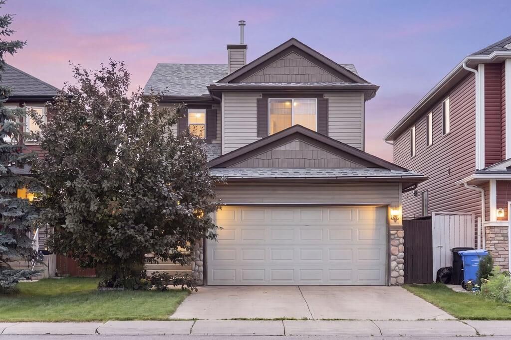 Property Photo:  13 Saddlecrest Green NE  AB T3J 5N4 
