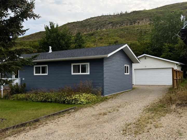 Property Photo:  10337 110 Avenue  AB T8S 1K5 