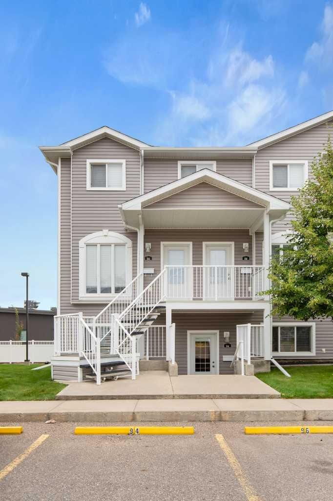 Property Photo:  94 Somerset Lane SE  AB T1B 0E8 