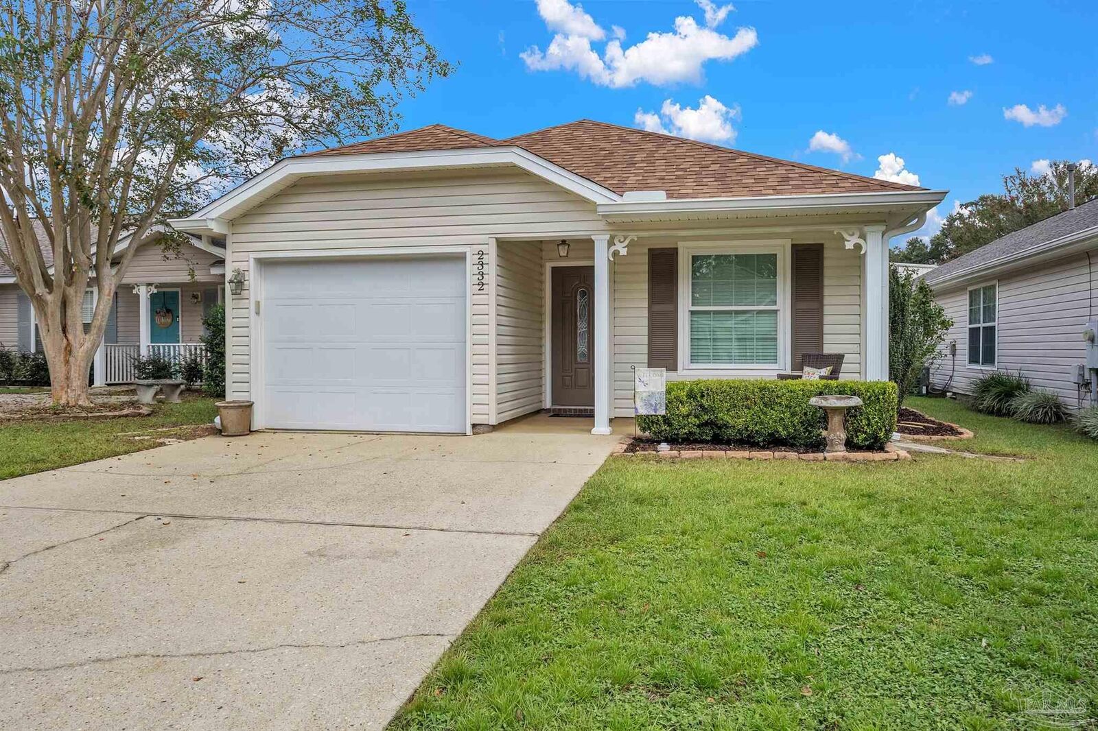 Property Photo: 2332 Trailwood Dr FL 32533