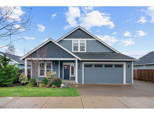 Property Photo:  1023 Jaysie Dr  OR 97381 