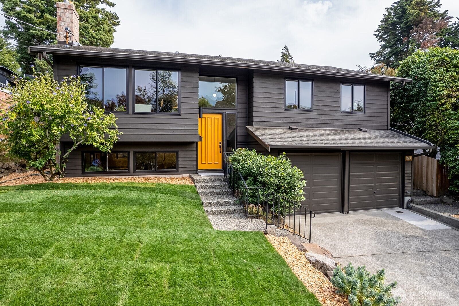Property Photo: 6048 28th Avenue NE WA 98115