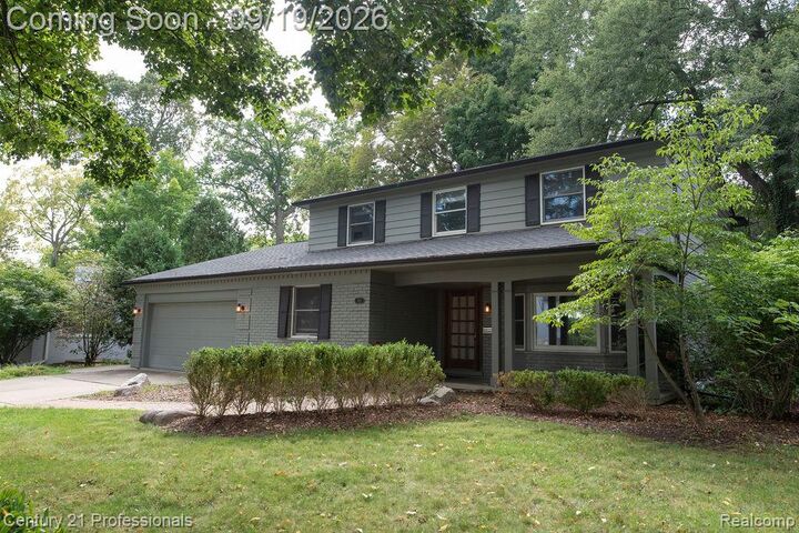 Property Photo:  912 S Glenhurst Drive  MI 48009 