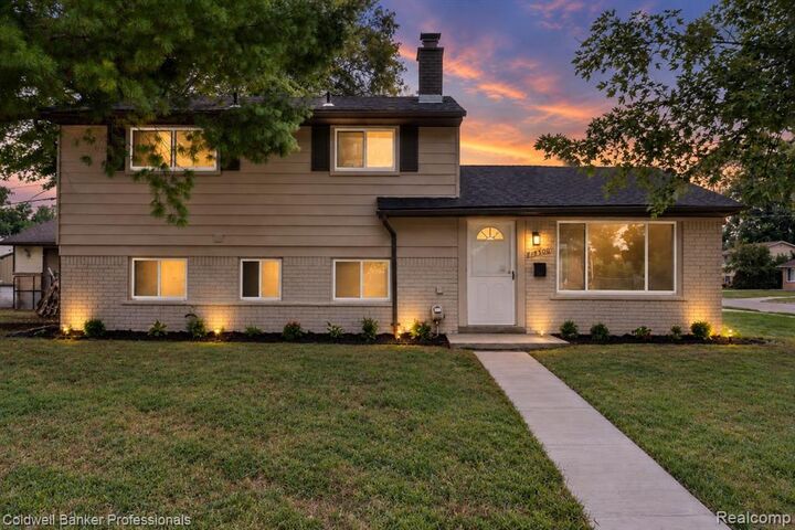 Property Photo: 18300 Melvin Street MI 48152