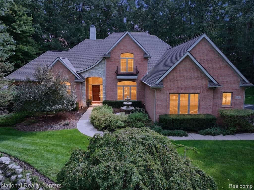 Property Photo: 2225 Canterwood MI 48357