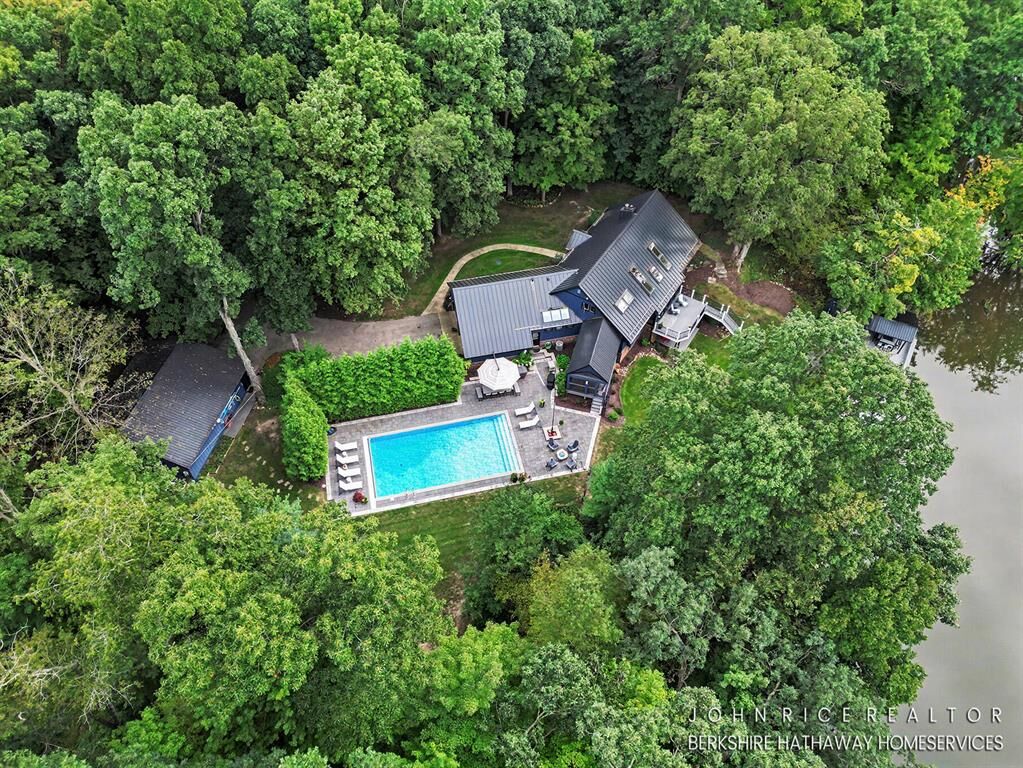 Property Photo:  6155 Oakmont Landing SE  MI 49302 