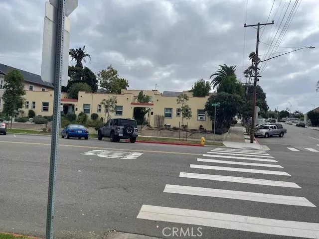 Property Photo:  401 Broadway  CA 90277 