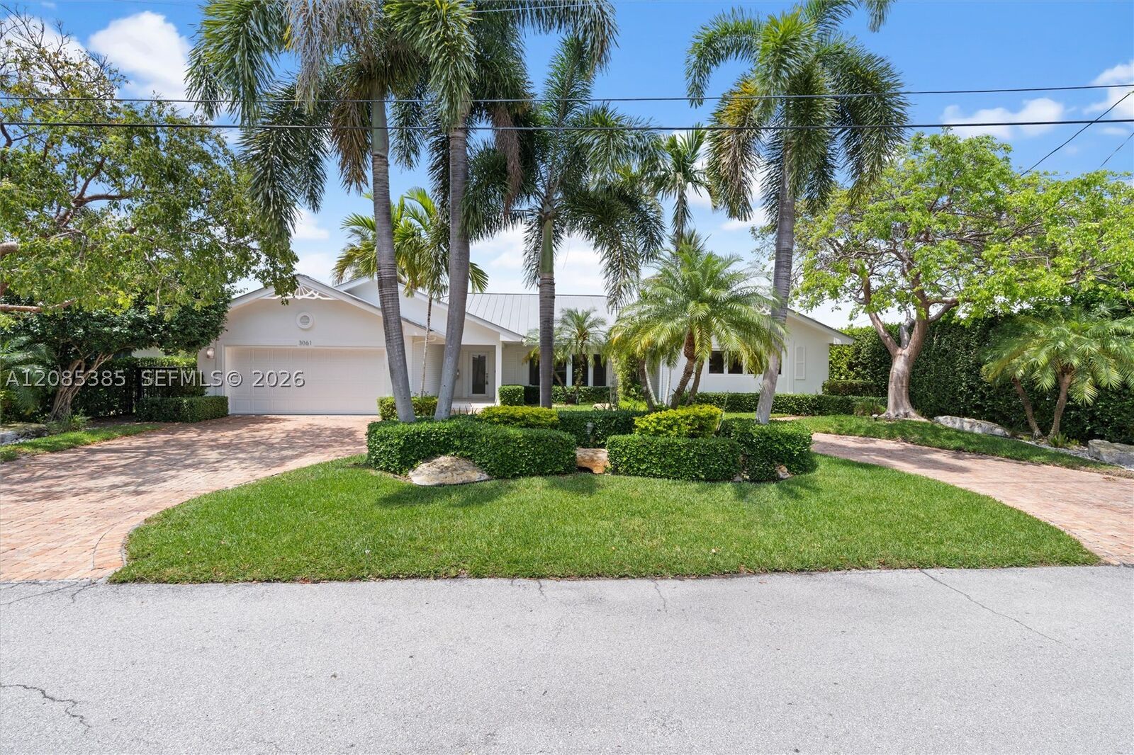 Property Photo:  3061 NE 39th St  FL 33308 