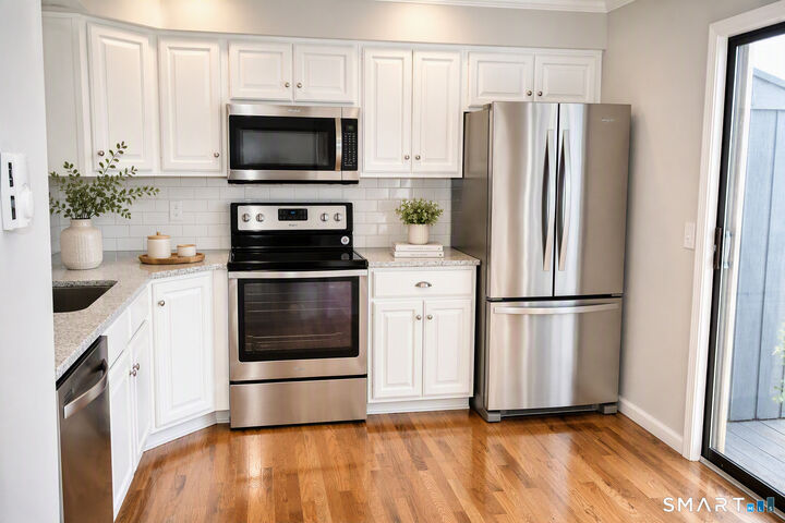 Property Photo:  8 Driftway Road B3  CT 06811 