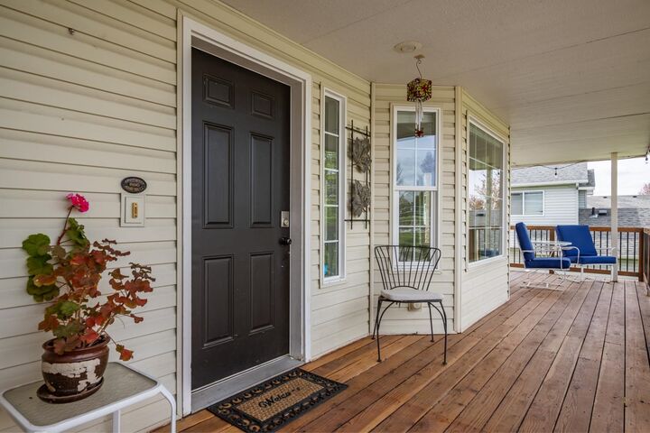 Property Photo: 814 E Justin Ave Corner Of Justin &Amp Fox Ridge WA 99022