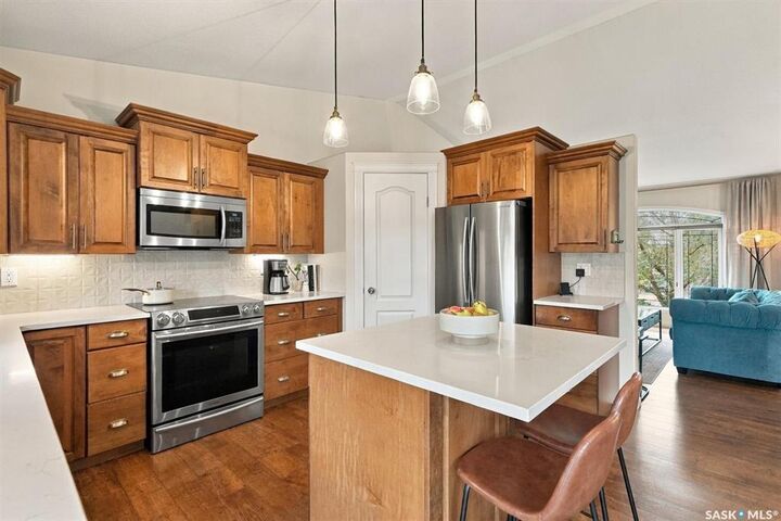 Property Photo:  512 Ens Crescent  SK S0K 4S0 
