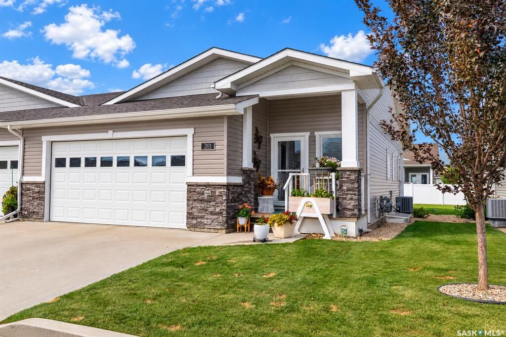 Property Photo:  959 Bradley Street 201  SK S6H 5Y4 
