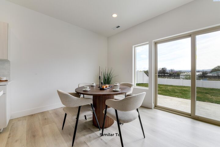 Property Photo:  302 Kraus Ct  WA 99353 