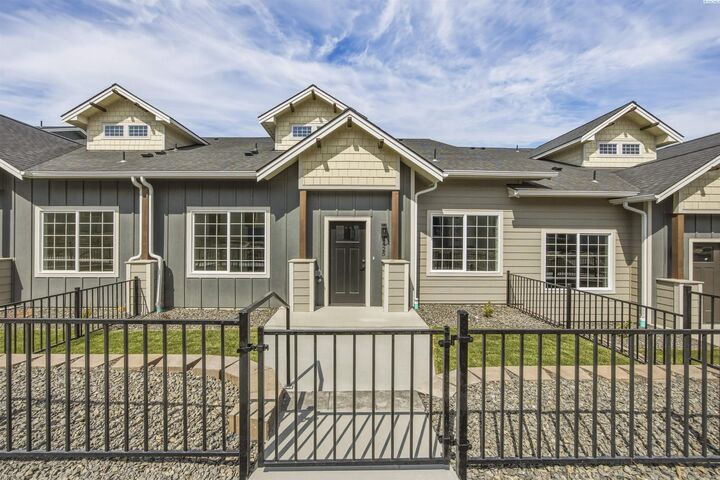 Property Photo:  4425 Conifer St  WA 99353 