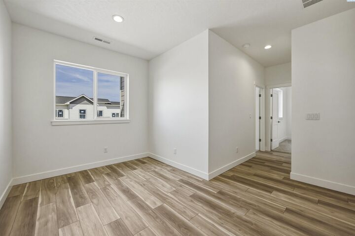 Property Photo: 4425 Conifer St WA 99353