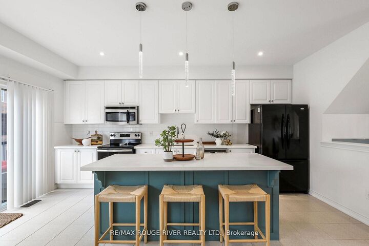 Property Photo:  17 Devineridge Avenue  ON L1Z 0T1 