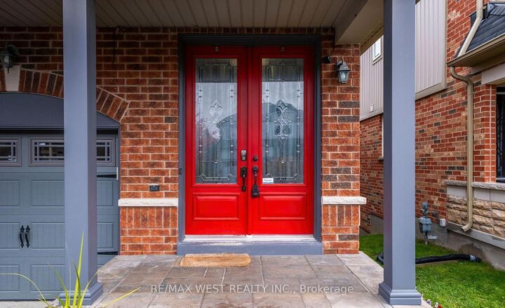 Property Photo: 31 Buxton Lane ON L1C 0J9