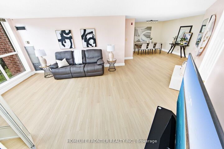 Property Photo:  22 Southport Street 440  ON M6S 4Y9 