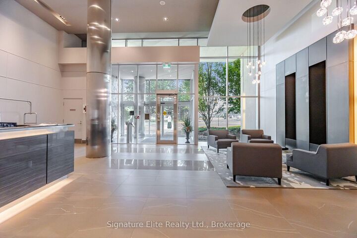 Property Photo: 1055 Southdown Road 1501 ON L5J 0A3