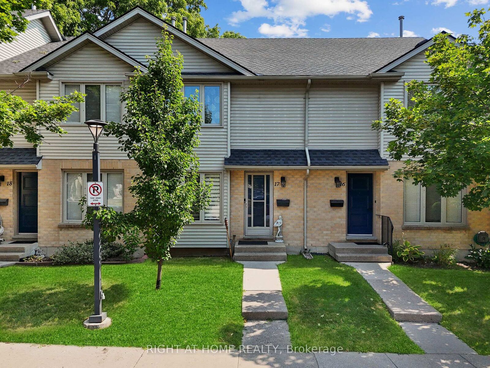 Property Photo: 925 Lawson Road 17 ON N6G 4X3