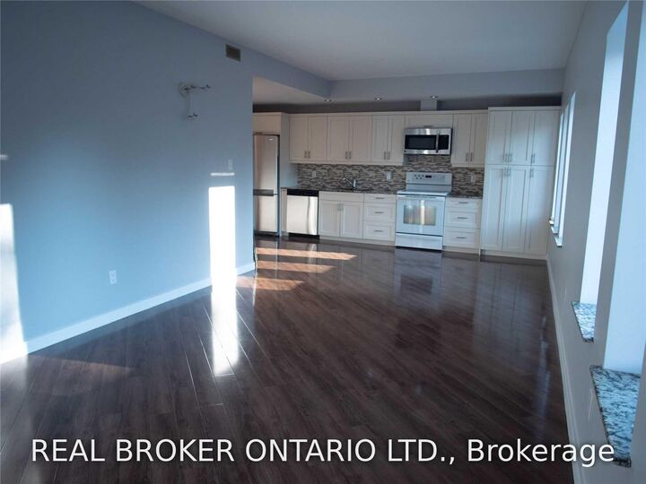 Property Photo:  20 Emily Street 2  ON P2A 2P3 