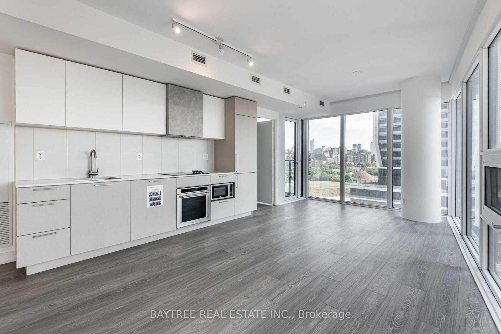 Property Photo:  19 Western Battery Road 906  ON M6K 3S4 