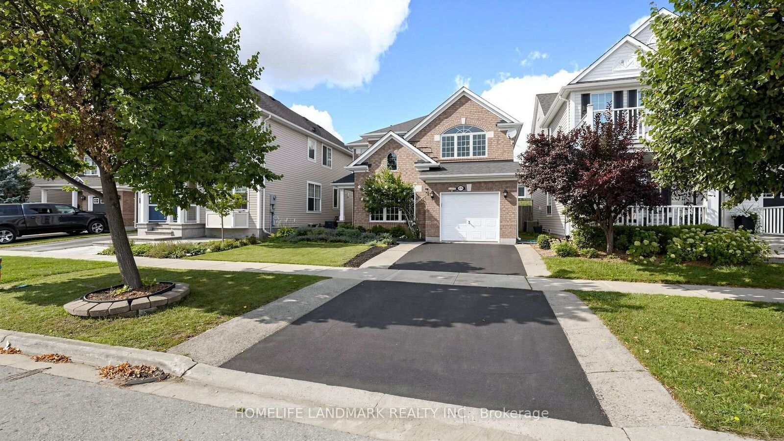 Property Photo: 639 Bennett Boulevard ON L9T 6B1