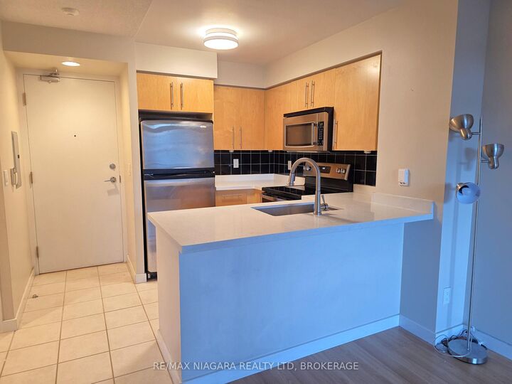 Property Photo:  219 Fort York Boulevard 619  ON M5V 1B1 