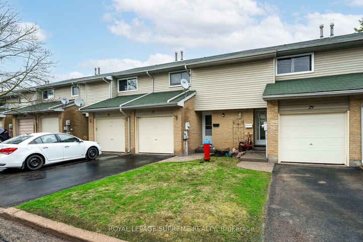 Property Photo:  31 Orange Mill Court 31  ON L9W 3R6 