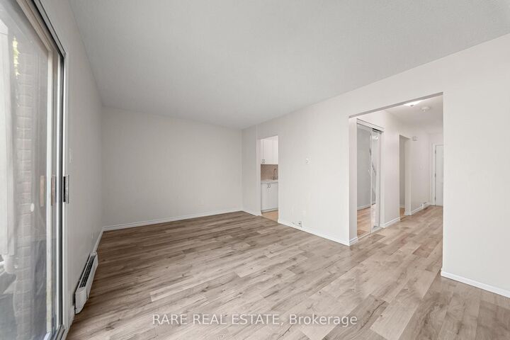 Property Photo:  221 Ormond Drive 18  ON L1G 6T7 