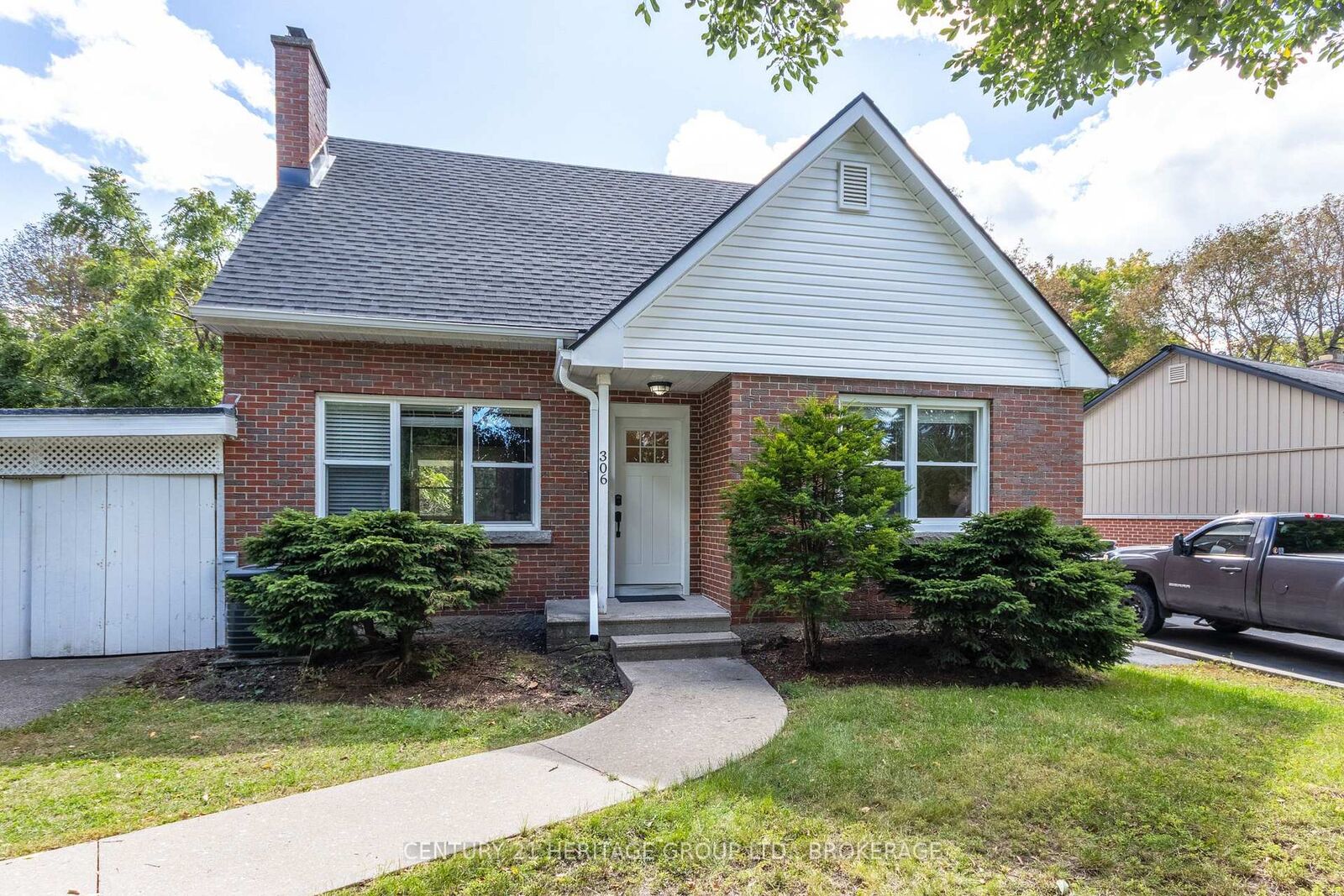 Property Photo:  306 Glengarry Road  ON K7M 3J9 