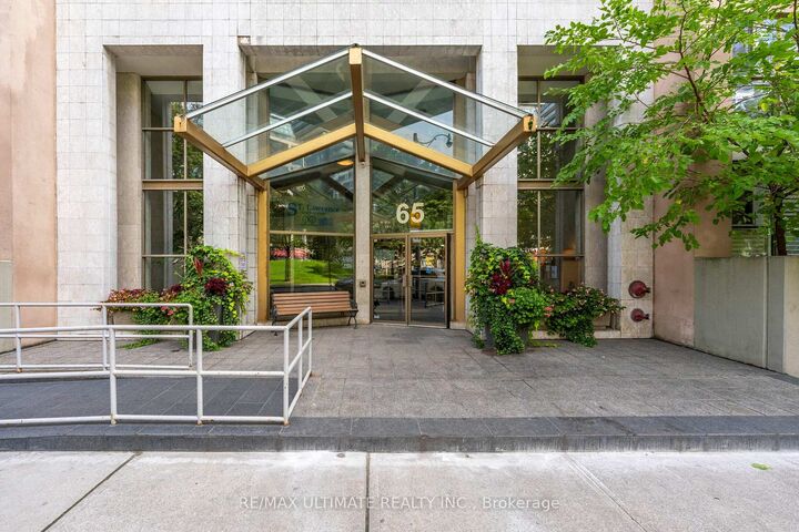 Property Photo:  65 Scadding Avenue 513  ON M5A 4L1 