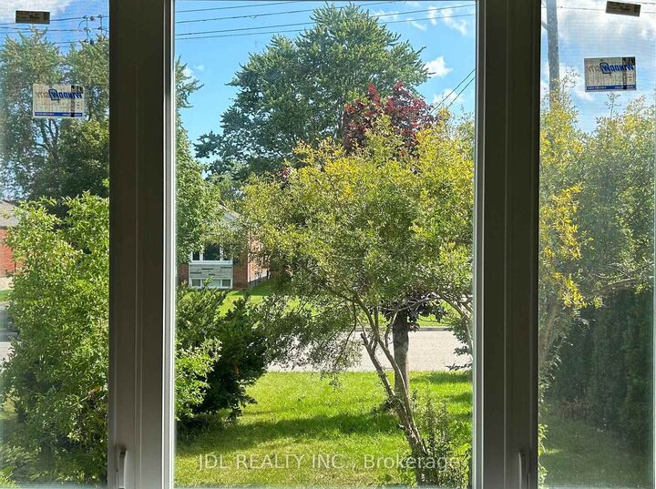 Property Photo:  8 Highwood Ave Avenue Three-Bedroom Main Floor  ON M1R 2E4 