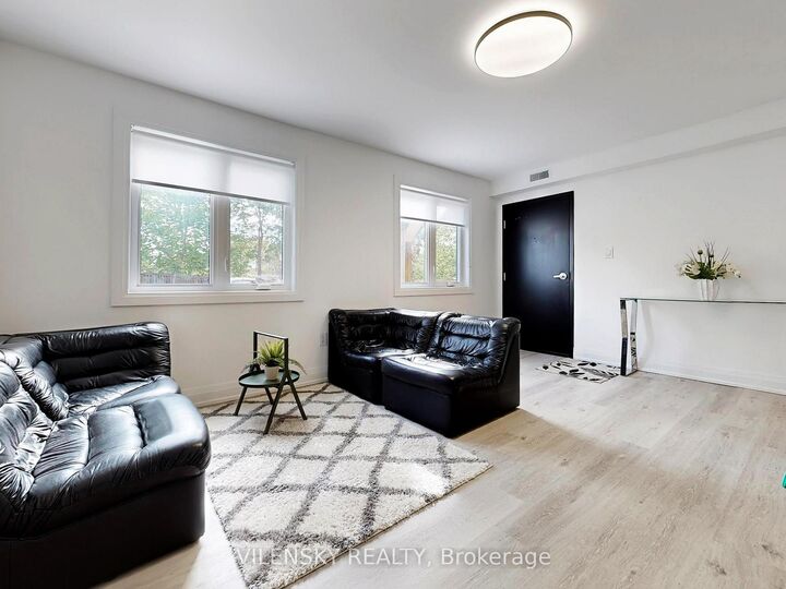 Property Photo:  195 Owen Street F  ON L4M 3H8 