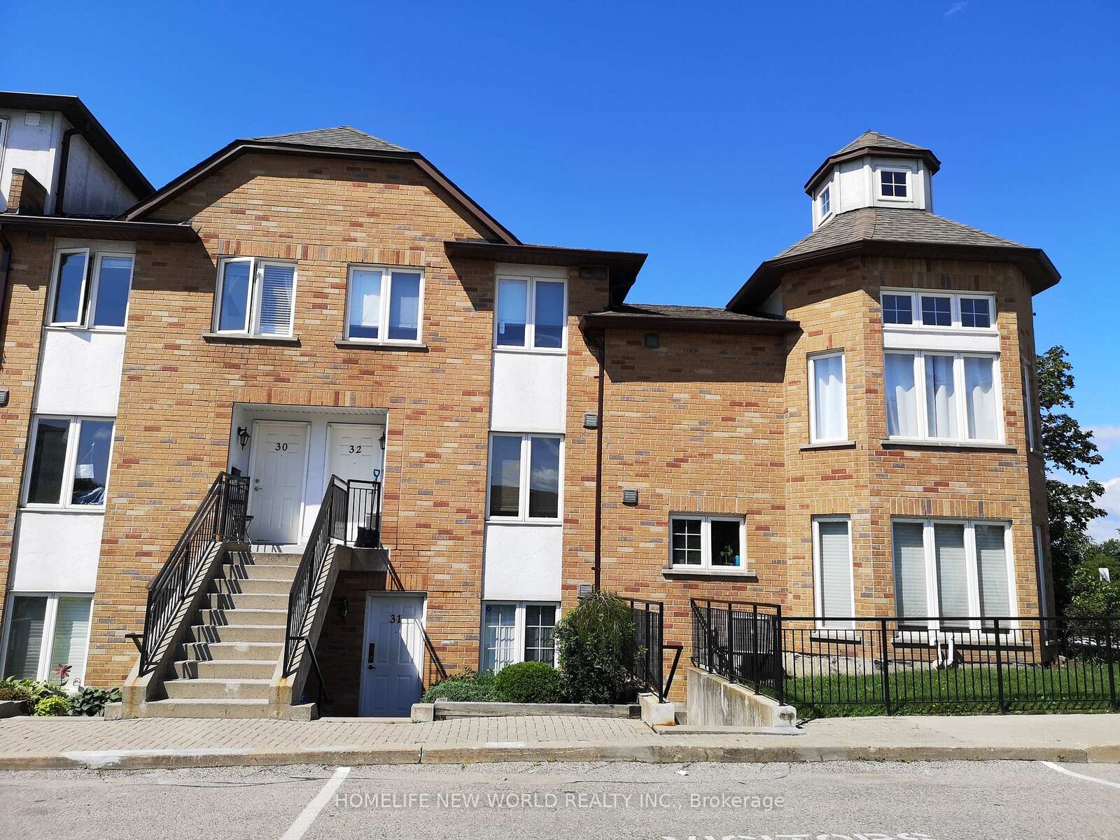 Property Photo:  988 Sheppard Avenue W 30  ON M3H 2T6 