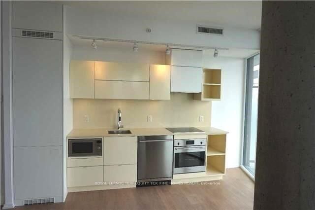 Property Photo:  125 Peter Street 802  ON M5V 0M2 
