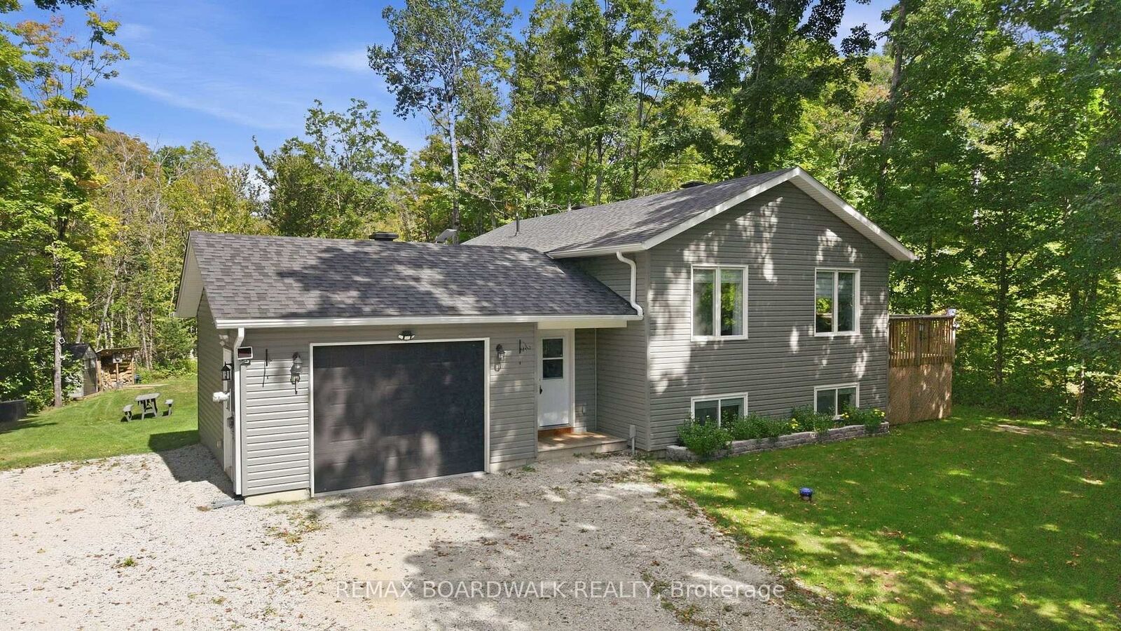 Property Photo:  176 Maple Street  ON K0G 1M0 