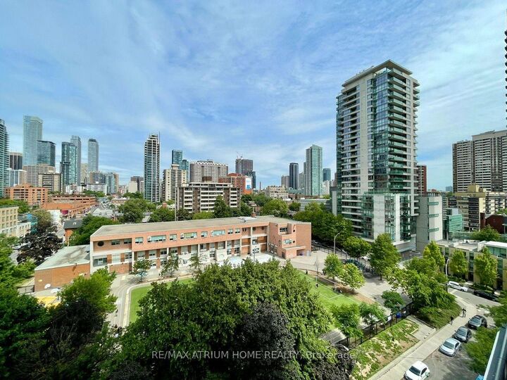 Property Photo: 85 Wood Street 1517 ON M4Y 0E8