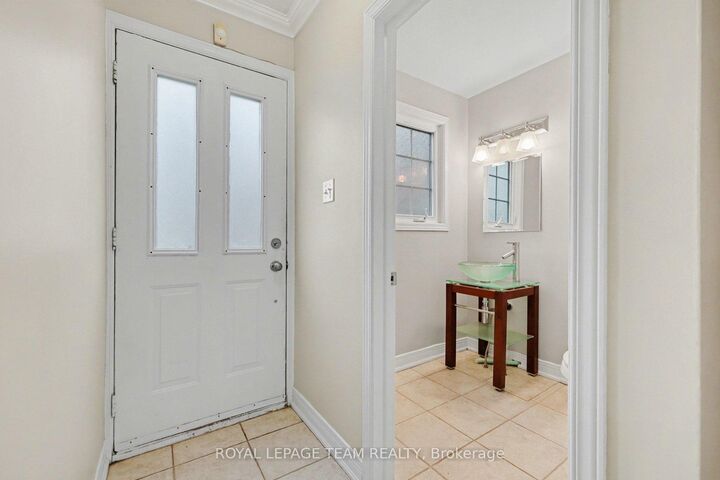 Property Photo: 187 Monterey Drive ON K2H 7A9